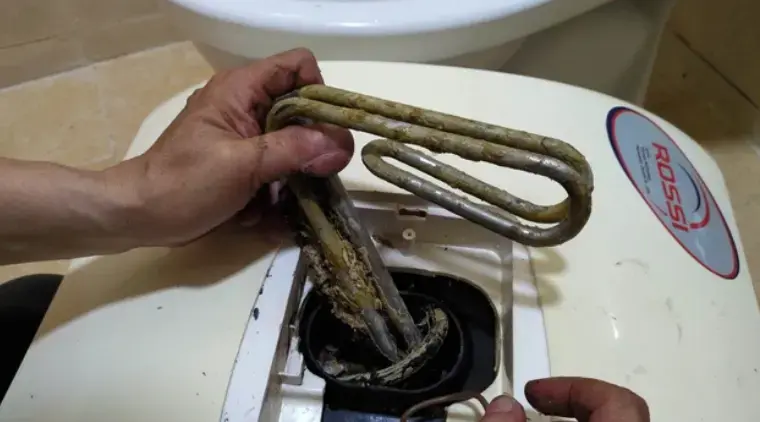 Vệ sinh máy nước nóng tại Scenia Bay-Nâng cao (tháo máy xuống)