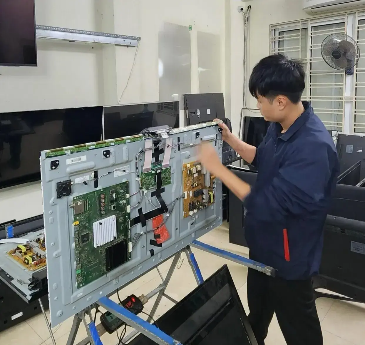 Sửa tivi không lên nguồn