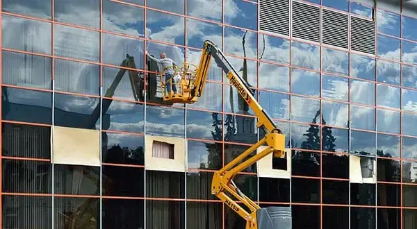 Thay kính phòng ngủ vỡ (phải đu dây)