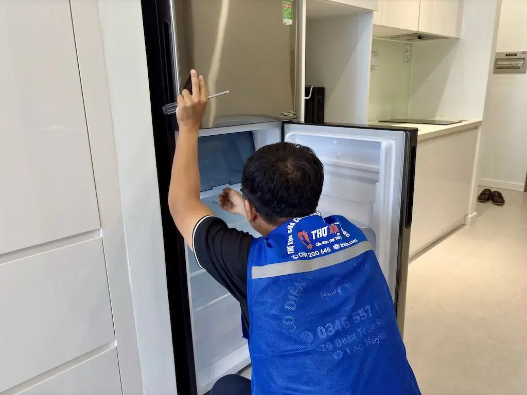 Sửa tủ lạnh không vào điện do hỏng bo mạch