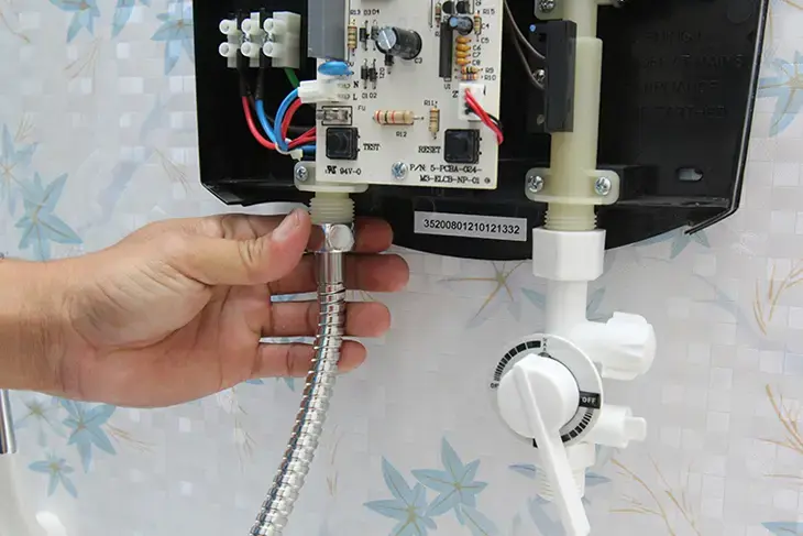 Lắp máy nước nóng