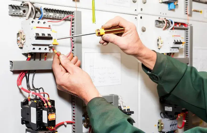 Đi dây điện nguồn