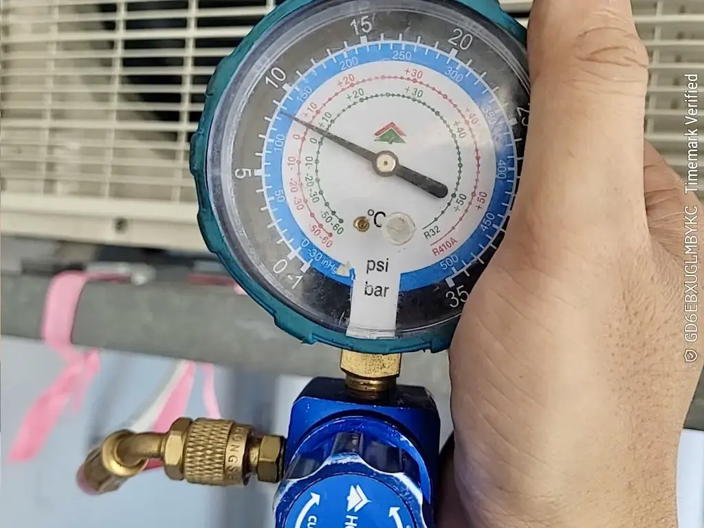 Tháo và lắp điều hòa treo tường