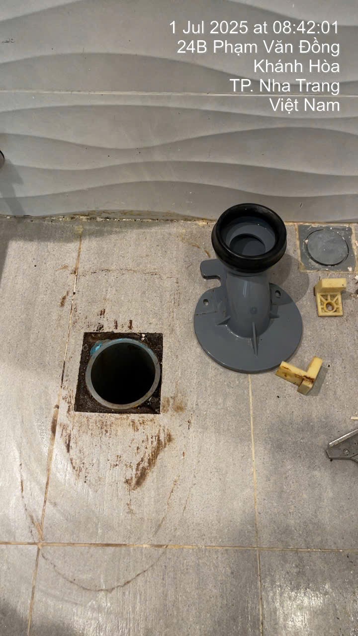 Sửa bồn cầu bị hôi (bồn cầu đang dùng, bẩn)