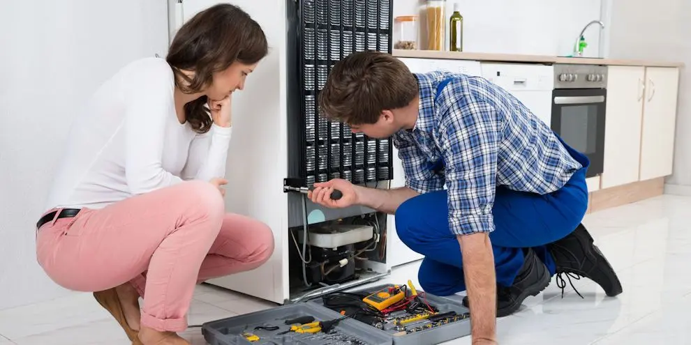 Sửa tủ lạnh không vào điện do hỏng bo mạch