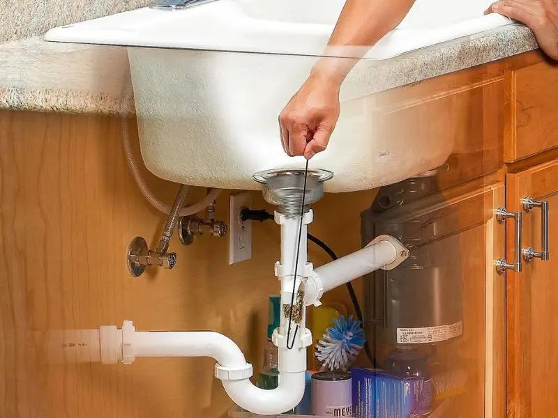 Thông tắc đường thoát nước lavabo